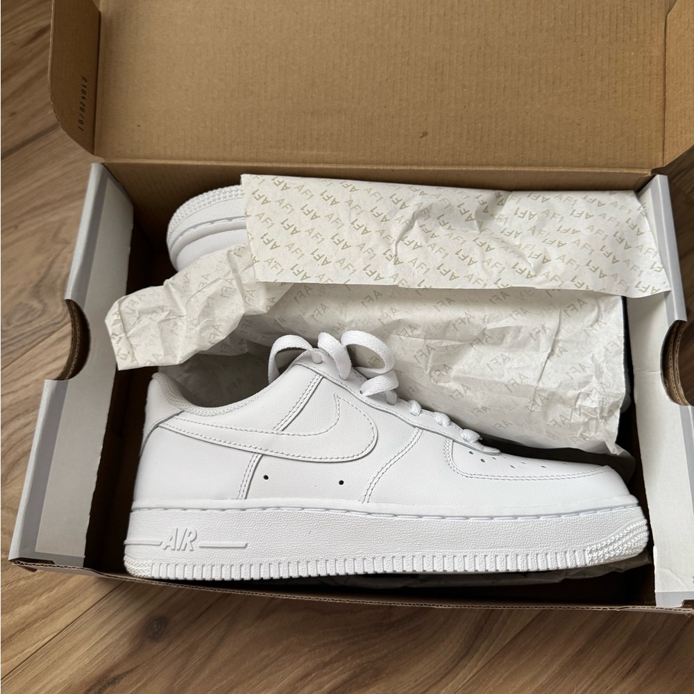 NEW Women’s Nike Air Force 1 White NIB size 6.5